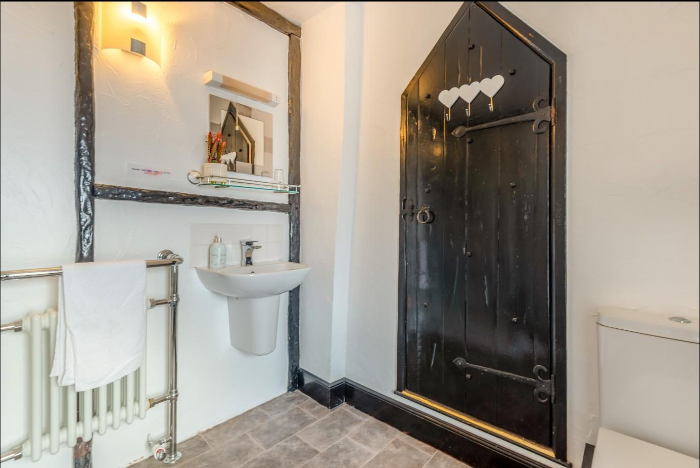 Room 6 - Image 4