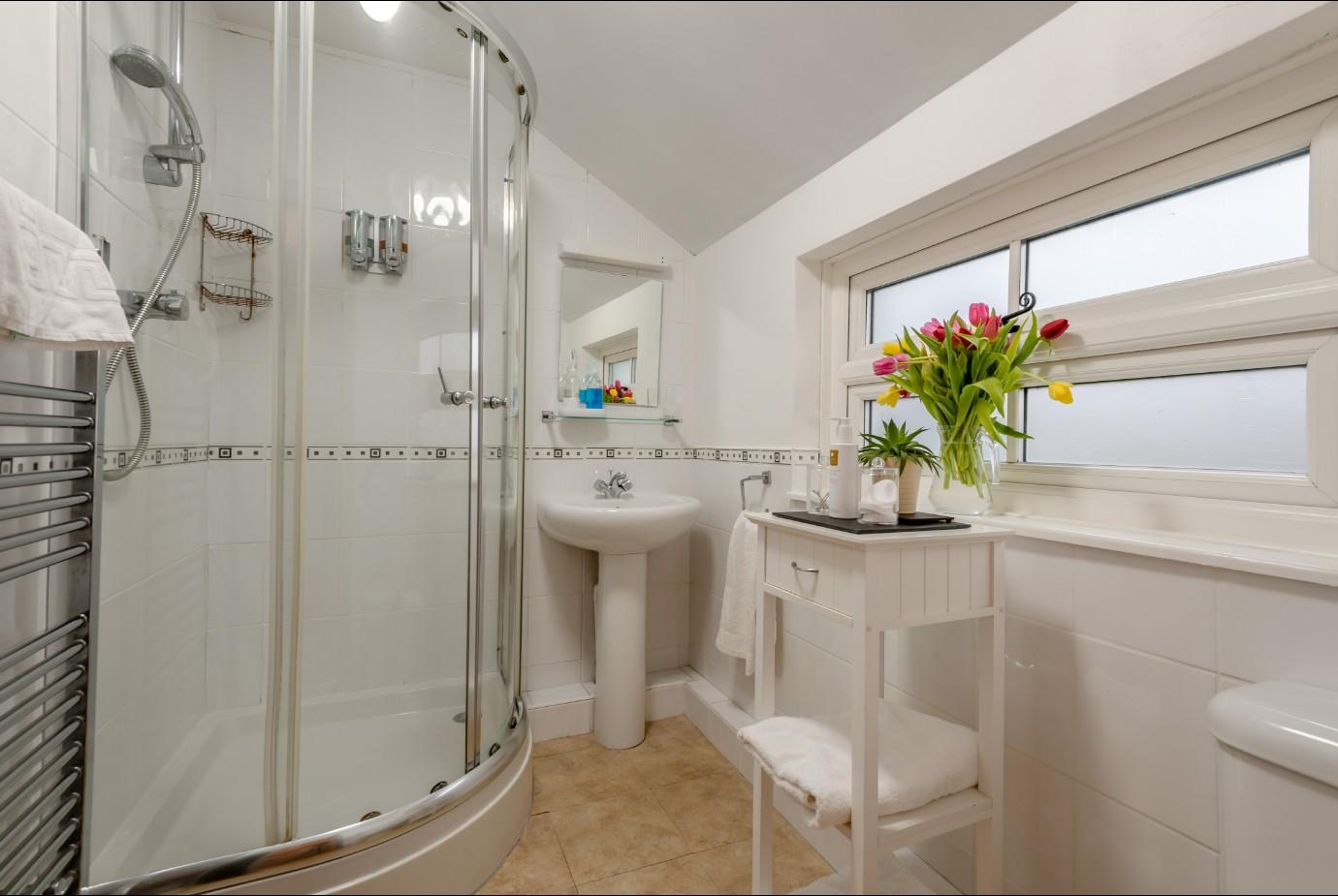 Room 8 - Image 4
